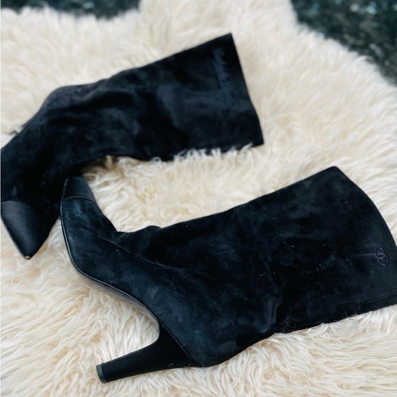 Limited Edition Gabrielle Chanel Boots 💫 - Picture 3 of 8